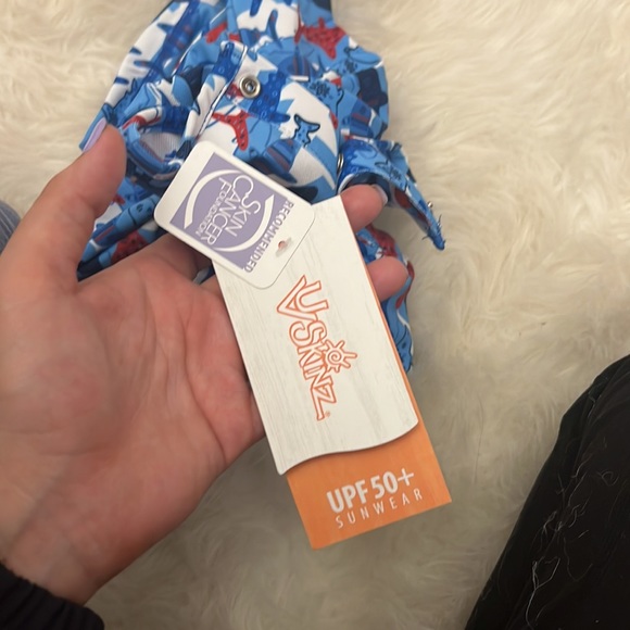 BRAND NEW WITH TAGS UVSKINZ BOYS RASHGAURD - Picture 5 of 6